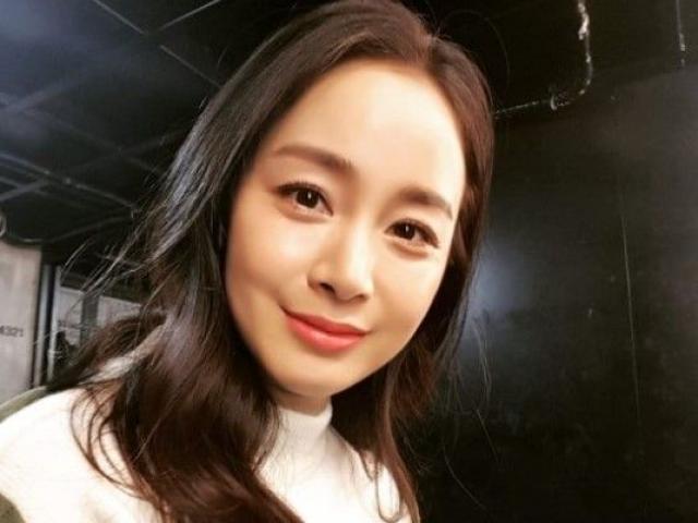 Phim - Kim Tae Hee rạng rỡ xuất hiện lần đầu sau khi sinh con