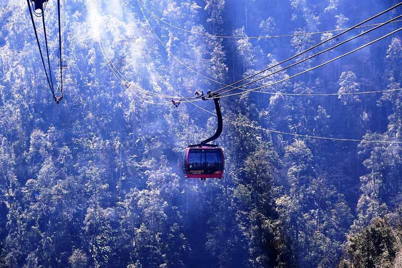 ‘Lạc bước’ trước hình ảnh tâm linh trên đỉnh Fansipan - 1