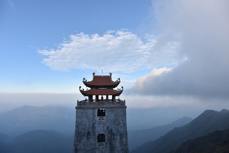 ‘Lạc bước’ trước hình ảnh tâm linh trên đỉnh Fansipan - 4