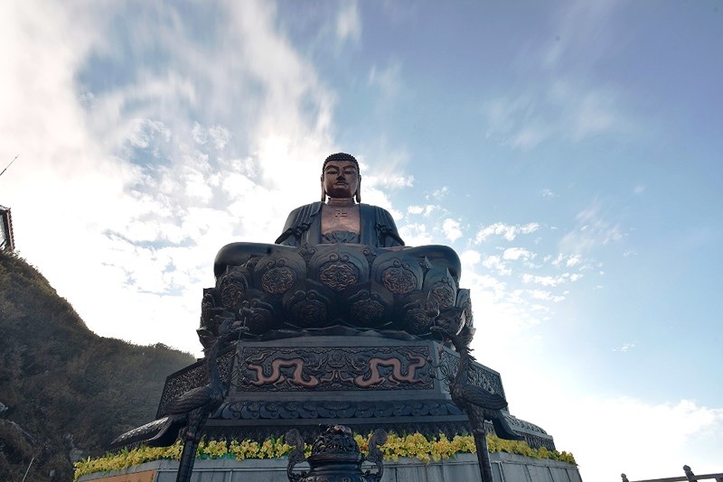 ‘Lạc bước’ trước hình ảnh tâm linh trên đỉnh Fansipan - 6