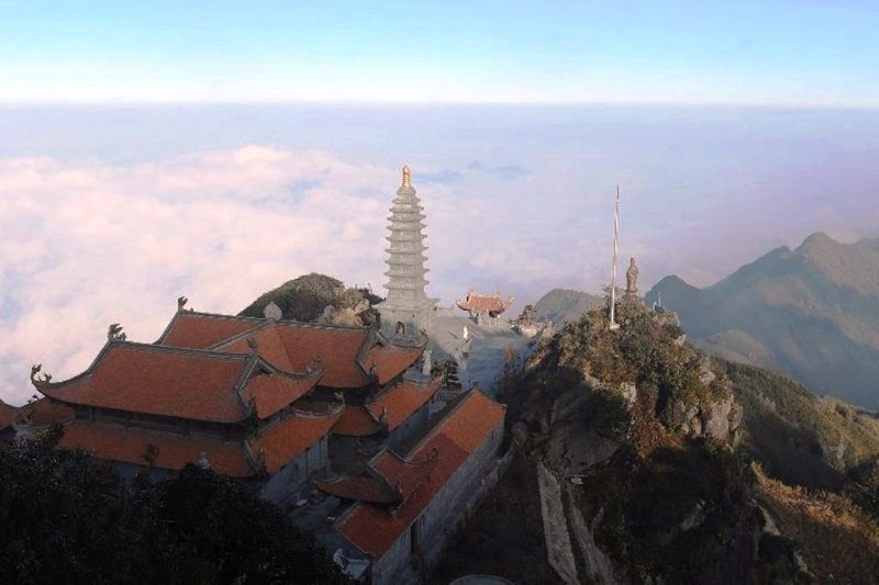 ‘Lạc bước’ trước hình ảnh tâm linh trên đỉnh Fansipan - 8