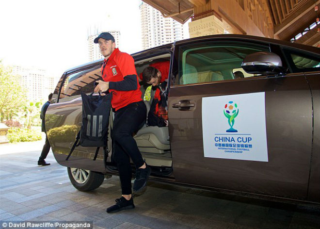 Vì 3 tỷ đồng, Bale bị Giggs ép vượt 1,2 vạn km đấu Suarez - 6