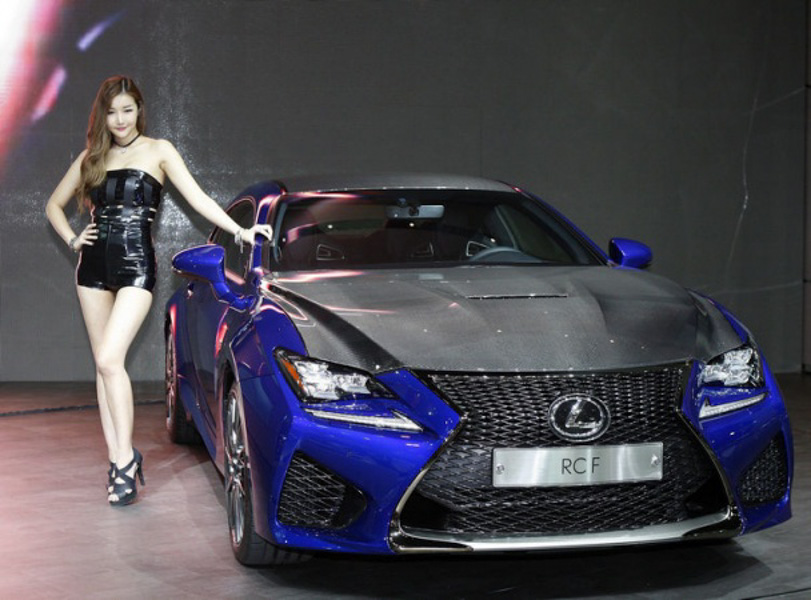 Những bóng hồng kiêu sa bên xe sang - 2
