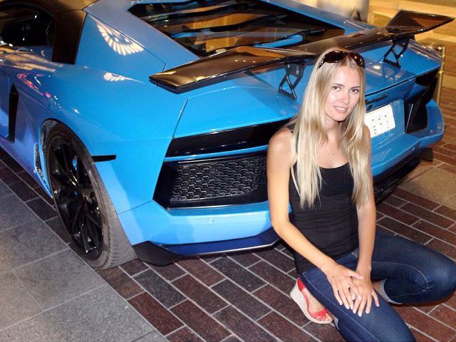 Ngắm xe - Những cô nàng gợi cảm làm "tan chảy" siêu xe