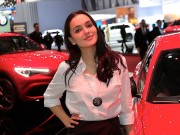 Ngắm xe - Dàn người đẹp khoe sắc tại Geneva Motor Show