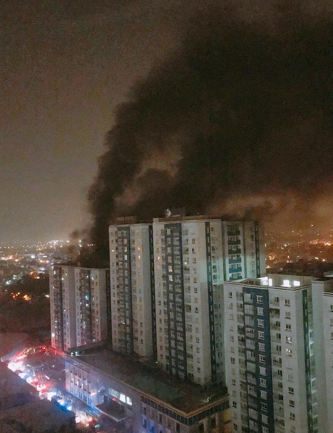 Cháy chung cư 13 người chết: “Không có một tiếng chuông, giọt nước nào rơi xuống” - 1