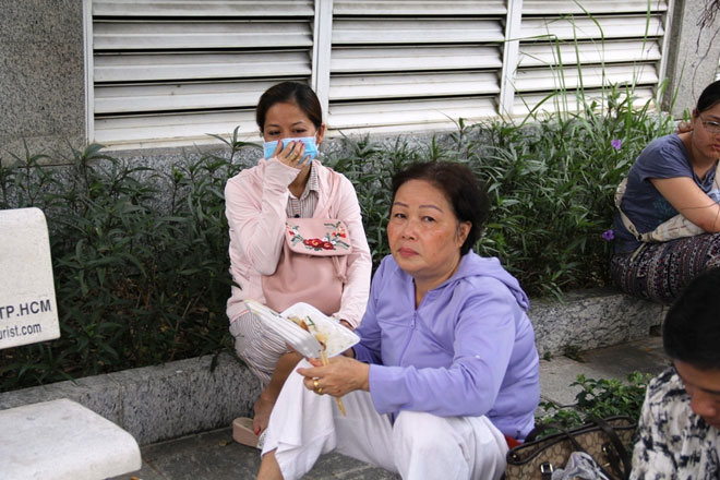Hình ảnh xúc động sau vụ cháy khiến 13 người chết ở Sài Gòn - 9