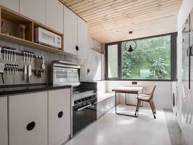 Kinh doanh - Thiết kế nhà hứng sáng cực thông minh, khỏi tốn nhiều điện cho gia đình trẻ