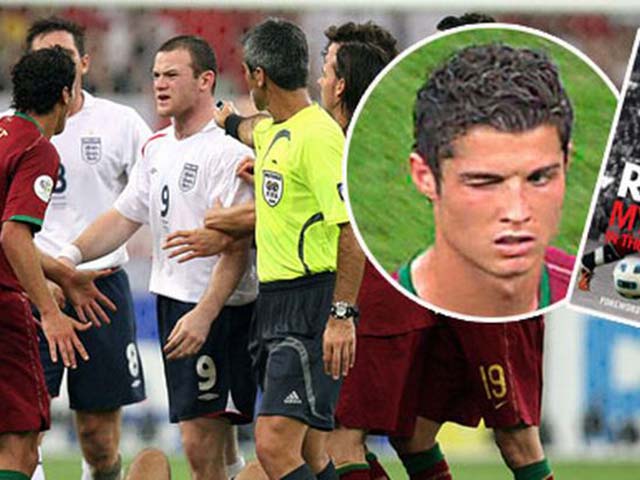 Khoảnh khắc điên rồ World Cup: Ronaldo nháy mắt "hắc ám", Rooney ôm hận ngàn thu
