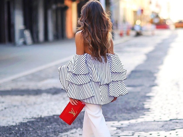 Xu hướng thời trang - Nữ sinh bị trường học đuổi khỏi xe bus vì mặc áo trễ vai