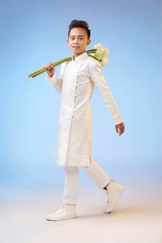 Hồ Văn Cường &#34;trổ mã&#34; thế này sau 2 năm đăng quang Giọng hát Việt nhí - 4