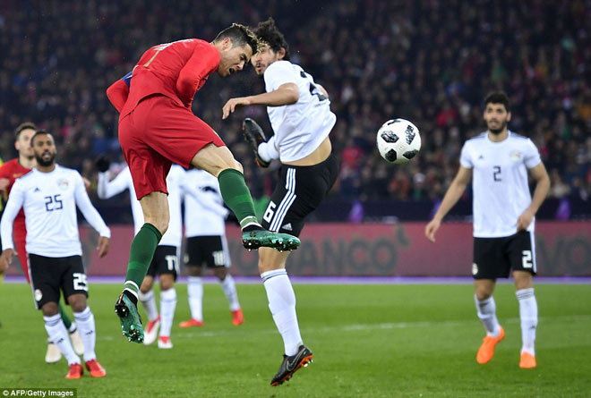 Ronaldo &#34;mưu cao&#34; bùng nổ: Hừng hực đấu Messi ở World Cup - 1