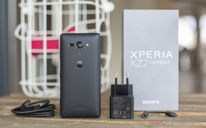 Sony Xperia XZ2 Compact: Nhỏ mà có võ - 12