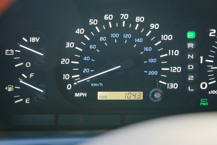 Lexus LX470 17 năm tuổi bán 6,1 tỷ tại Mỹ - 3