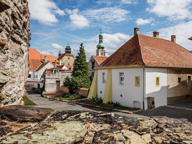 Tài chính - Bất động sản - Ngỡ ngàng với kiến trúc hiện đại trong lòng lâu đài cổ gần 400 tuổi