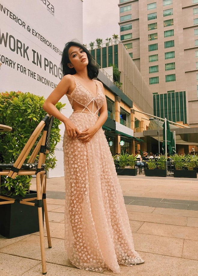 Thời trang tắc kè hoa của con gái "nữ hoàng cảnh nóng" Việt Nam - 10