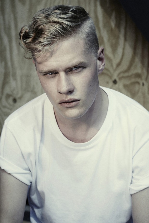 Mẫu nam tiết lộ bỏ nghề vì bị quấy rối tình dục - 2