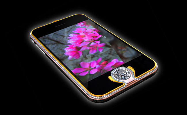7. iPhone 3GS King’s Button

Đây là tác phẩm của nhà chế tác kim cương Áo Peter Aloisson năm 2009. Nó được nạm bằng vàng và được trang trí bởi một loạt kim cương. Nó có giá gần 2,5 triệu USD (hơn 50 tỷ đồng).
