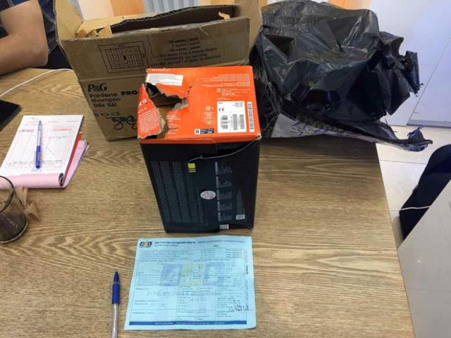 Pháp luật - Máy ảnh hơn trăm triệu "mất tích" trong gói hàng chuyển phát nhanh