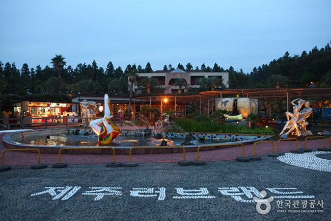 Bỏng mắt với công viên 18+ trên đảo Jeju - 1