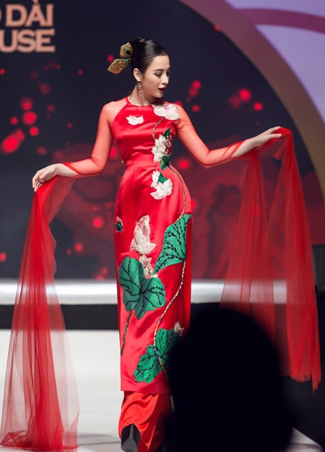 Angela Phương Trinh và Mỹ Linh tha thướt áo dài cầu kỳ - 3