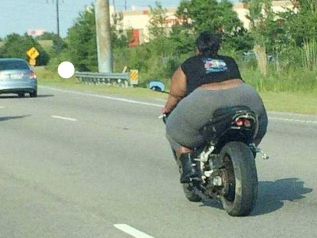 Tranh vui - Đi đường tim đập bất thường... vì buồn cười quá