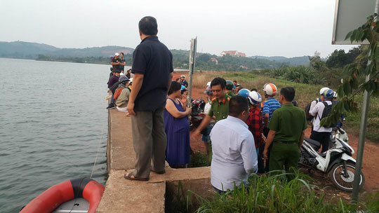 Phát hiện thi thể đôi nam nữ ôm nhau dưới lòng hồ - 1