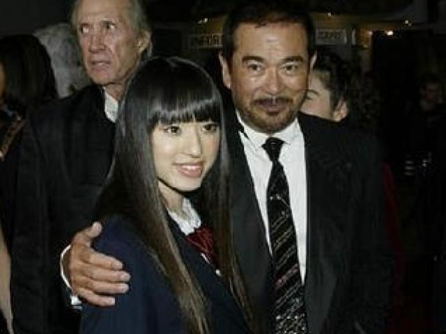 Phim - Tài tử "Phong Vân" cặp kè nữ sinh kém 54 tuổi