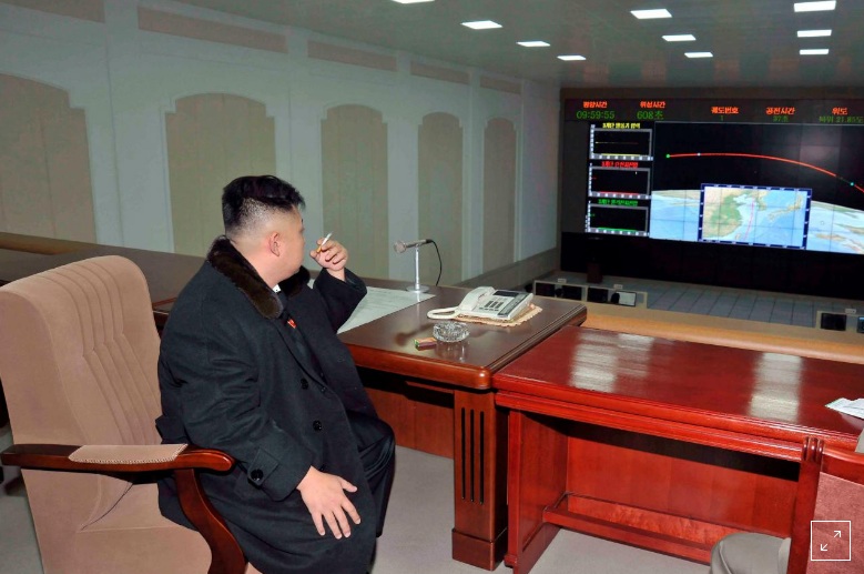 Ông Kim Jong-un toan tính gì khi nói từ bỏ vũ khí hạt nhân? - 1