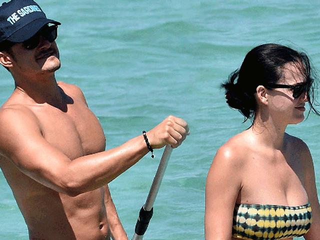 Phim - 6 ngôi sao có sở thích khác người nơi công cộng