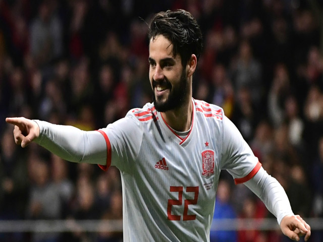 Bóng đá - "Phù thủy" Isco hat-trick hạ Argentina: Chê Zidane, cầu cứu Man City