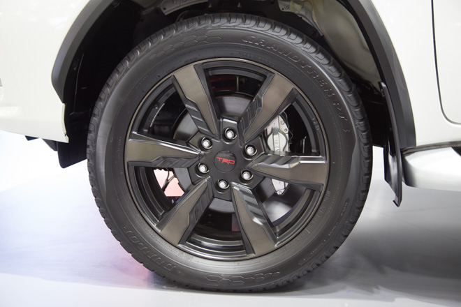 Chiêm ngưỡng Toyota Fortuner TRD Sportivo: Cực ngầu, cực thể thao - 4