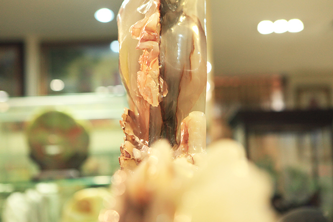 Ngắm bức tranh "Sơn thủy hữu tình" bằng ngọc cẩm thạch nguyên khối - 4