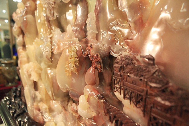 Ngắm bức tranh "Sơn thủy hữu tình" bằng ngọc cẩm thạch nguyên khối - 5