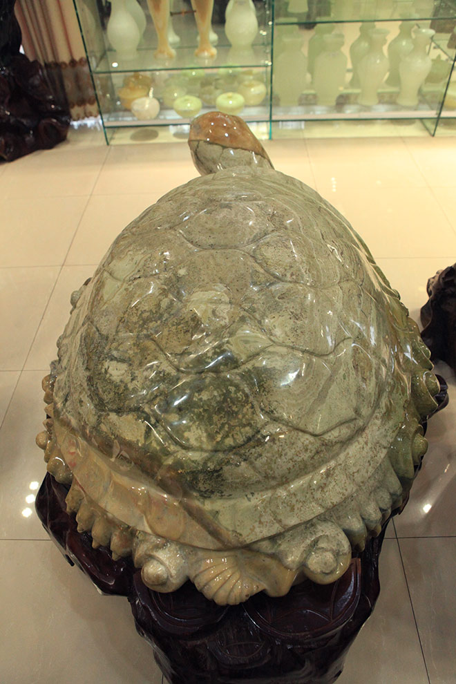 Ngắm bức tranh "Sơn thủy hữu tình" bằng ngọc cẩm thạch nguyên khối - 12