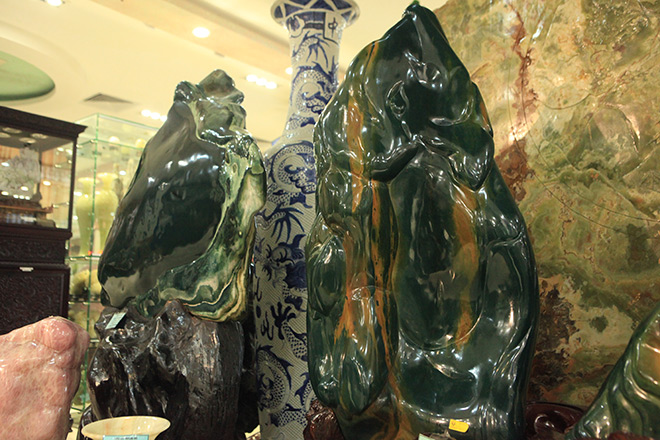 Ngắm bức tranh "Sơn thủy hữu tình" bằng ngọc cẩm thạch nguyên khối - 11