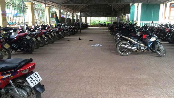 Chồng đợi vợ tại cổng bệnh viện, đâm chết rồi tự sát - 1