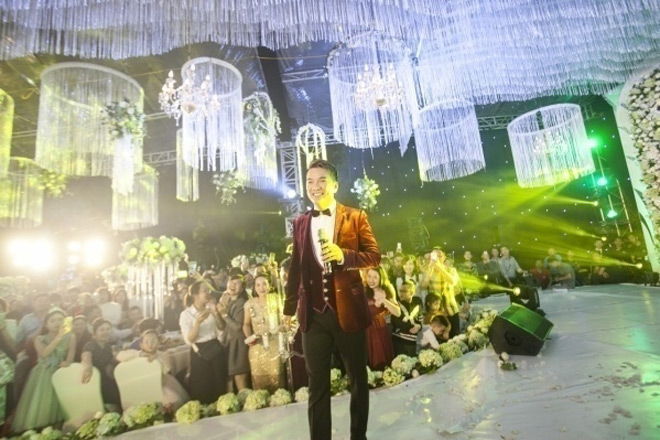 Mr. Đàm cùng “Bầu Tam” Asanzo về Quảng Ninh dự đám cưới xa hoa bậc nhất - 4