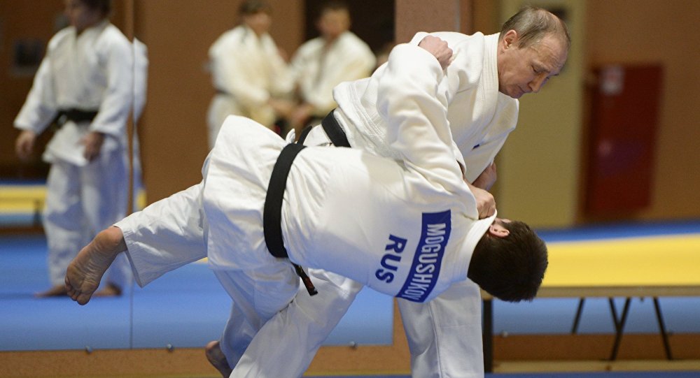 Xem Putin đấu vật judo với tướng cấp cao Ba Lan - 2