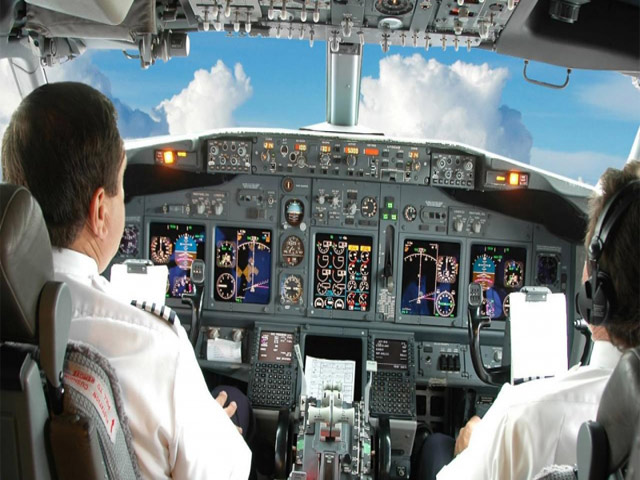 Điều gì xảy ra nếu phi công đột tử khi máy bay đang bay?