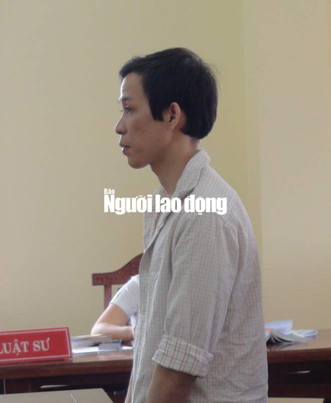 Ghen tuông, đâm người yêu 9 nhát rồi đốt phòng trọ định tự tử - 1