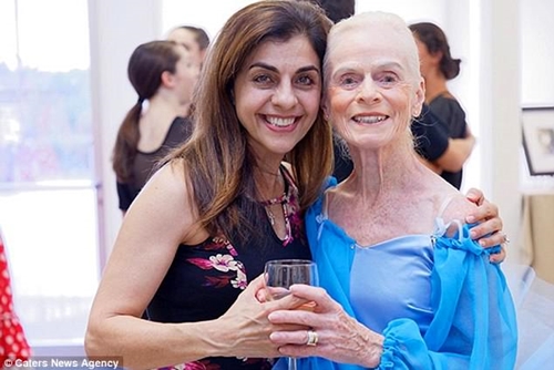 Cụ bà gần 80 vẫn thon gọn và dẻo dai khó tin nhờ múa ballet - 7