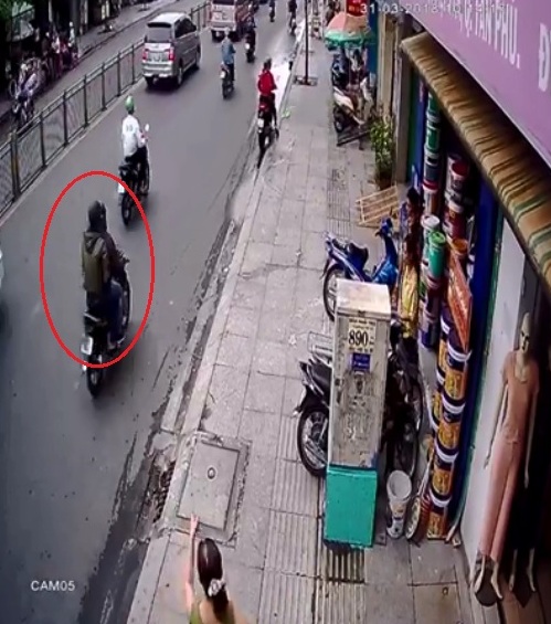 Lộ diện hai đối tượng dùng vật giống súng cướp ngân hàng ở Sài Gòn - 3