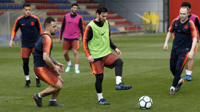 Messi tái xuất, lập tức cùng dàn sao Barca bị &#34;sờ gáy&#34; - 1