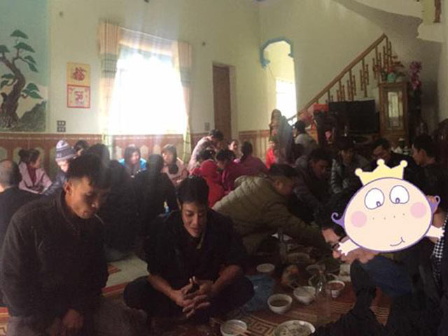 Bạn trẻ - Cuộc sống - Vui mừng vì con trai thoát ế, bố mẹ tổ chức bữa họp họ báo tin vui khiến cặp đôi cười ra nước mắt