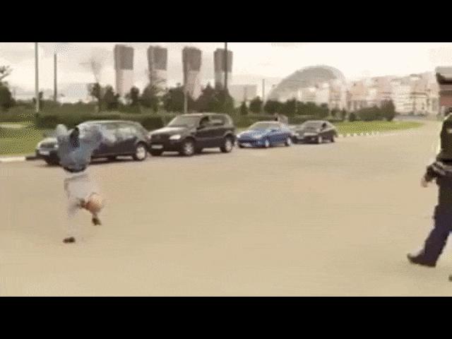 Video Clip Cười - Ra đường phải nghiêm chỉnh chấp hành an toàn giao thông