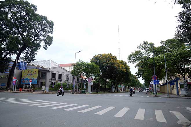 Vẻ vắng lặng, đẹp lạ lùng trong sáng đầu năm ở nơi sầm uất nhất cả nước - 14