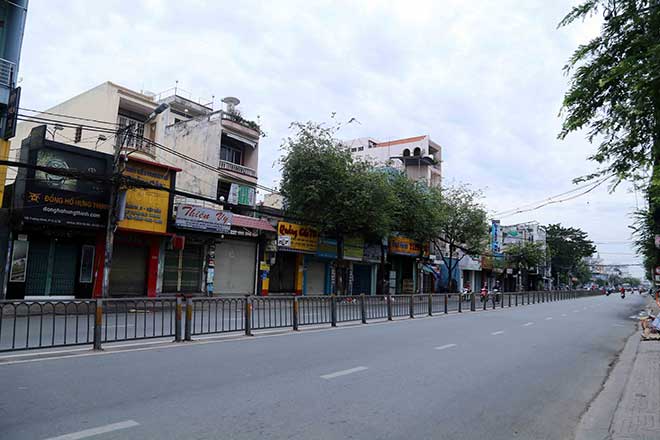 Vẻ vắng lặng, đẹp lạ lùng trong sáng đầu năm ở nơi sầm uất nhất cả nước - 15
