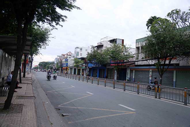 Vẻ vắng lặng, đẹp lạ lùng trong sáng đầu năm ở nơi sầm uất nhất cả nước - 16