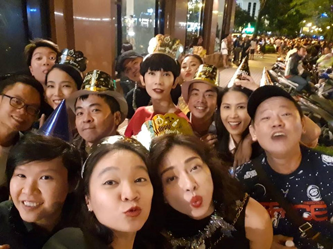 Sao Việt đón năm mới: Người diện bikini, người "khóa môi" ngọt ngào - 5